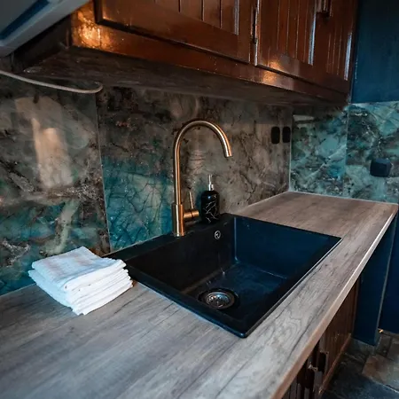 Dio Luxury Suites * Herszonisszosz